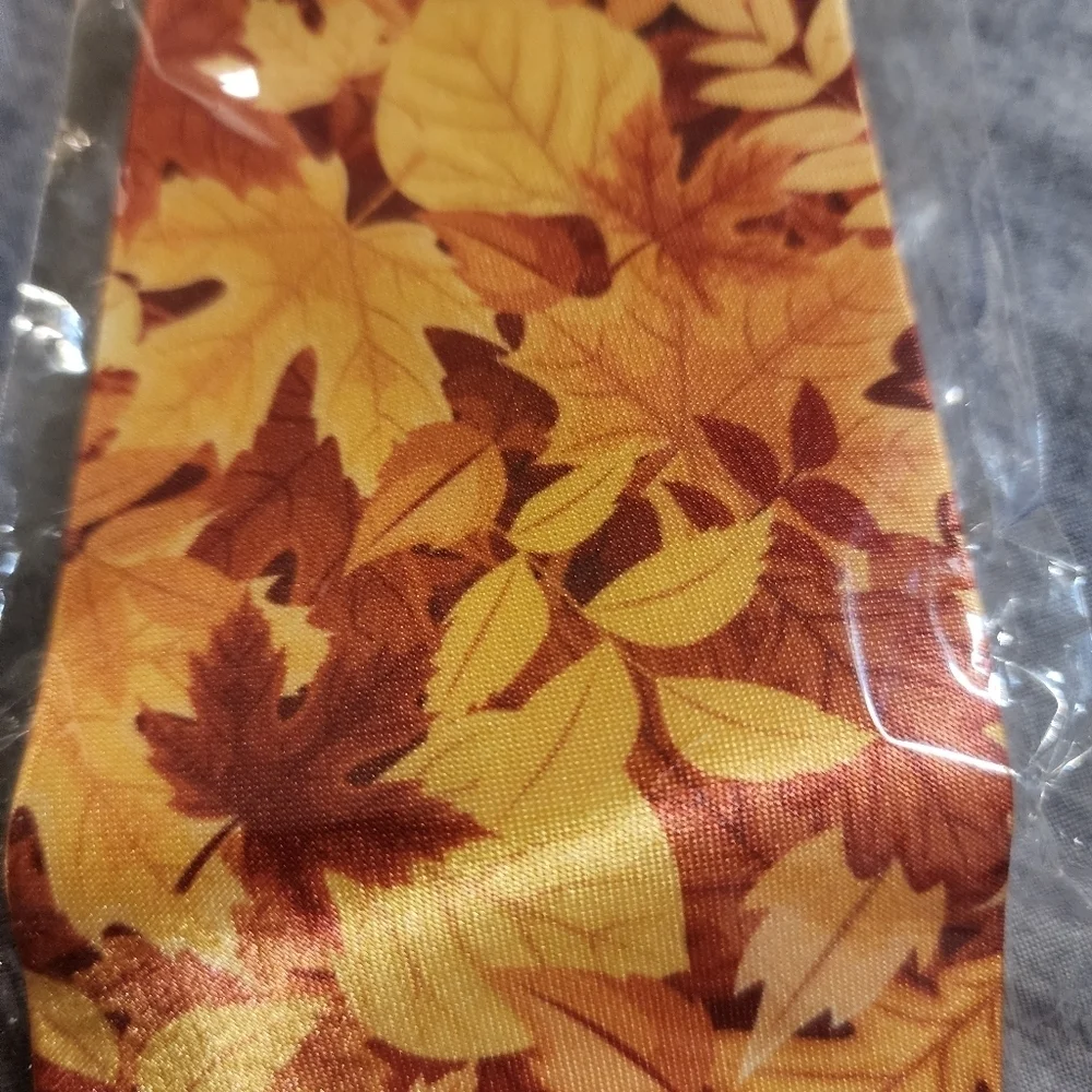J3 - NIB Ambesonne Shady Fall Oak Necktie
